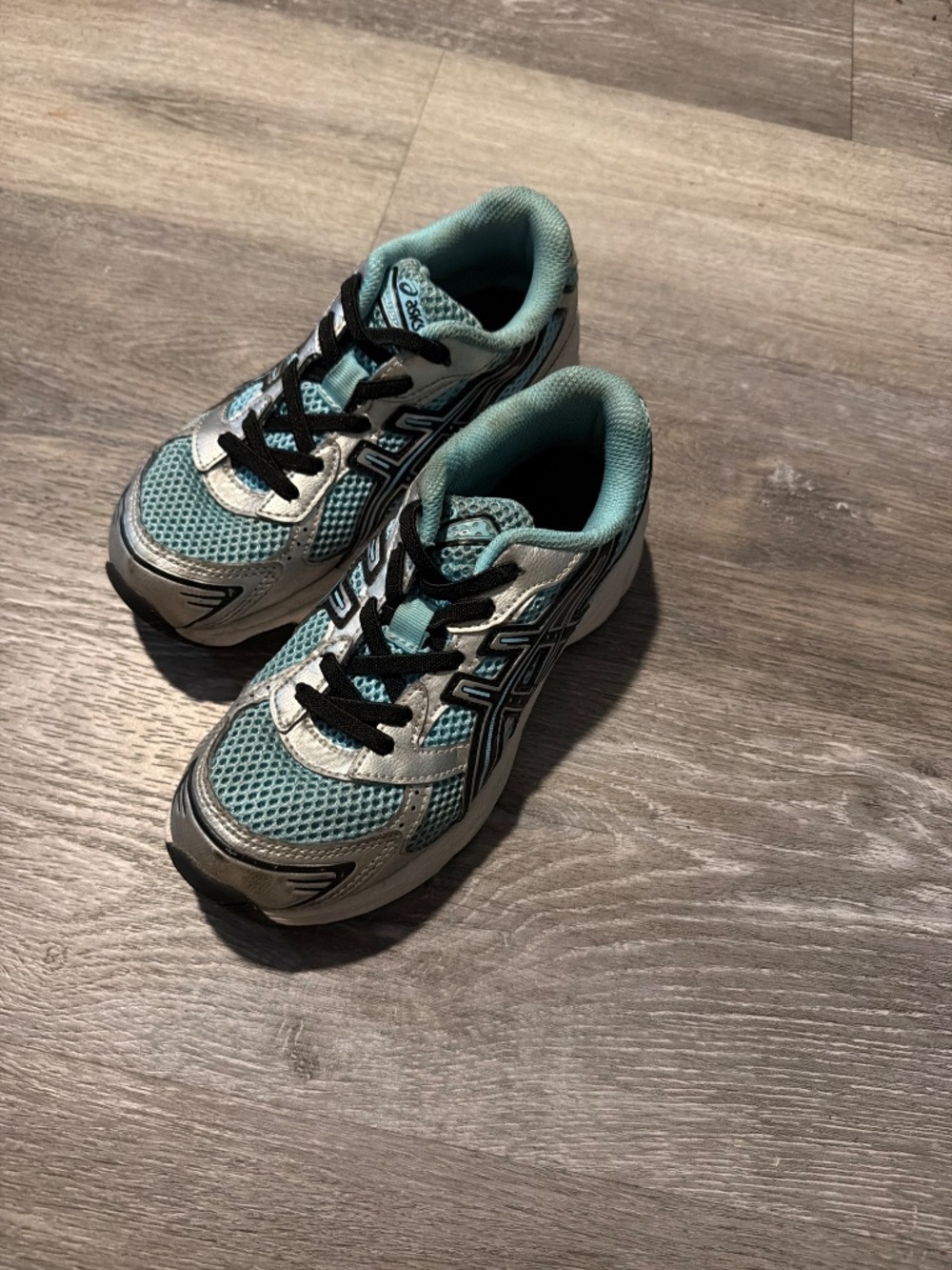 ASICS - Picture 2 of 2
